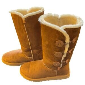 UGG Australia Bailey Button Triplet Tall Boots Chestnut Size 6 Shearling